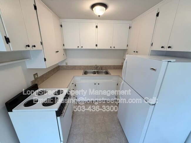 Building Photo - 2612 NW Tyler Ave