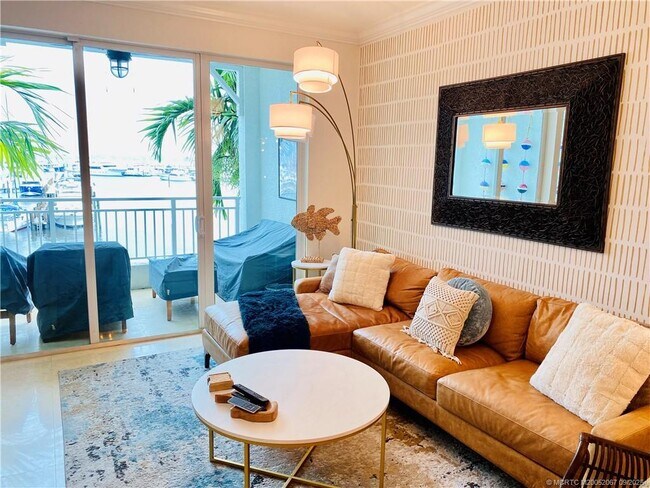 Foto del edificio - 815 NW Flagler Ave