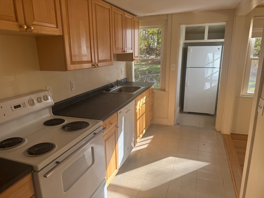 Primary Photo - 5 Curve St