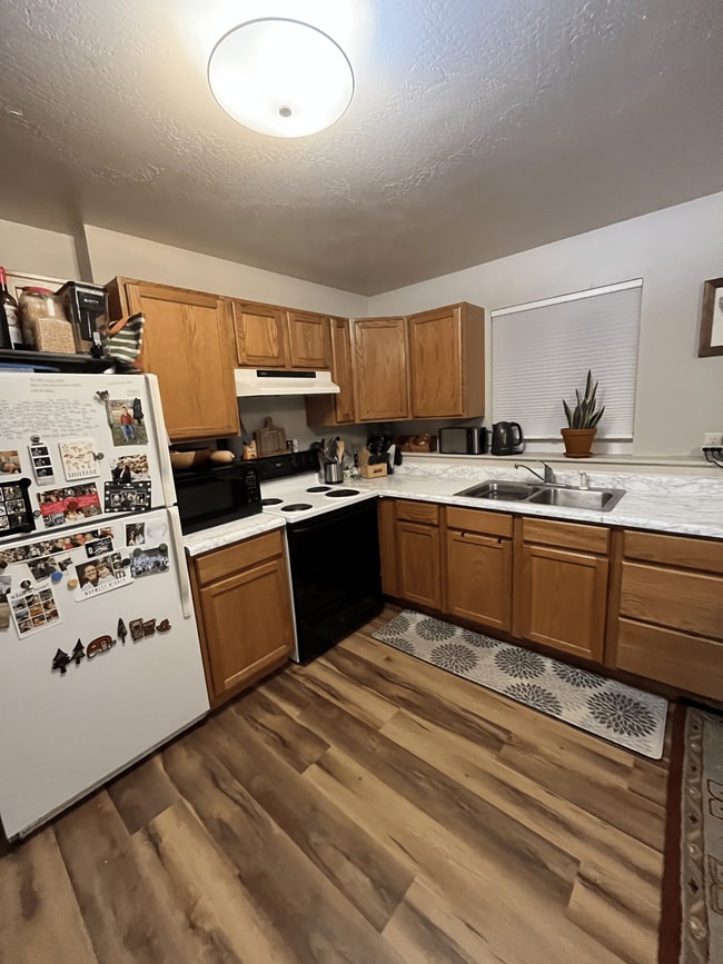 Kitchen - 125 W Sussex Ave