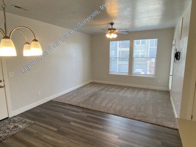 Building Photo - Saratoga Springs Convenient Condo Living!