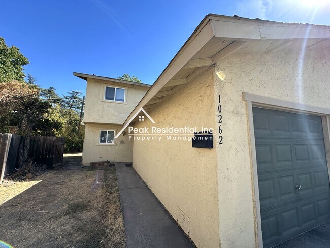 Building Photo - Updated 3bd/1.5ba Rancho Cordova Duplex