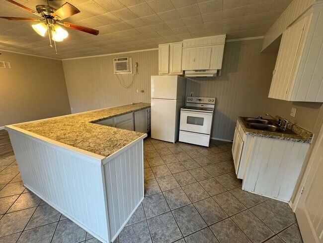 Foto del edificio - ALL UTILITIES INCLUDED - 2 Bedroom/ 1 Bath Home