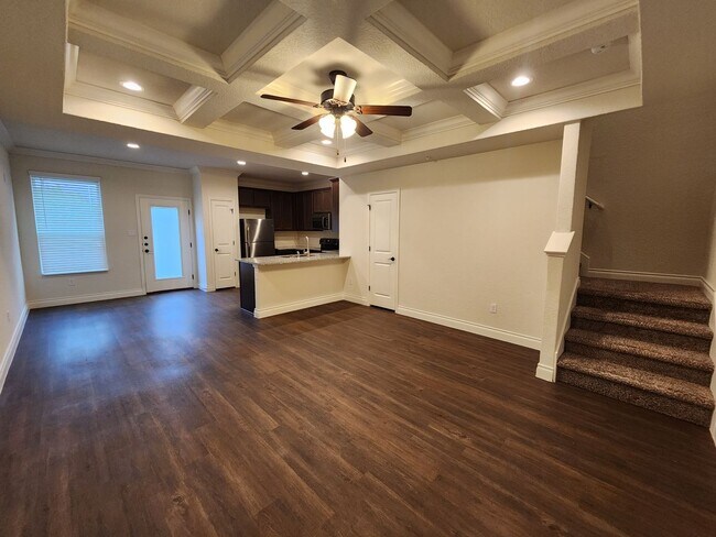 Building Photo - 3/2.5/1.5 Fourplex Close to IH35 for Commu...