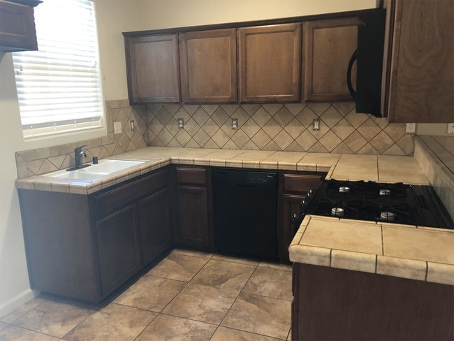 Building Photo - 4719 Ryzona Dr