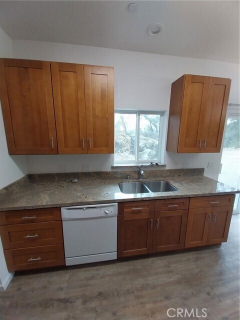 Foto del edificio - 5515 Carleton Rd