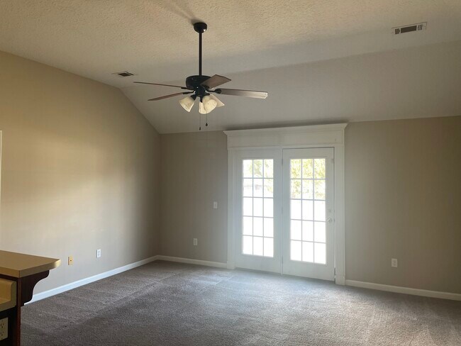 Building Photo - 140 Auburn Cir