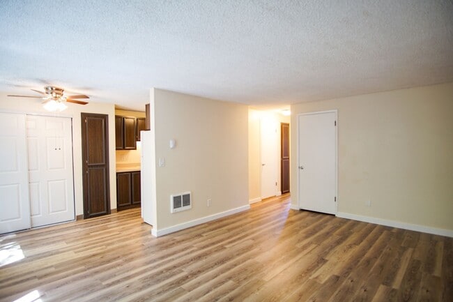 Building Photo - 2 Weeks Free + Bonus: 2nd Floor 2 Bedroom with Parking, Dishwasher, & Pet-Friendly!