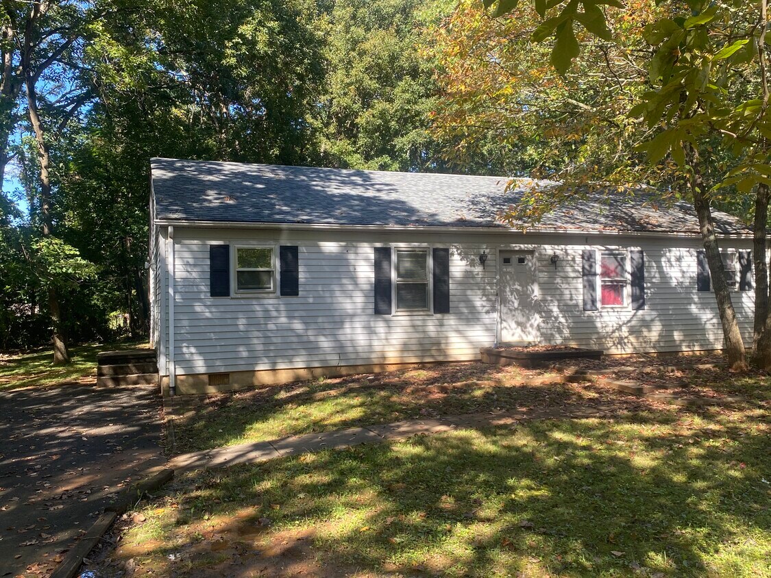 17 Valleywood Dr, Forest, VA 24551 Apartments in Forest, VA