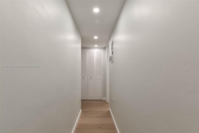 Foto del edificio - 1150 Madruga Ave