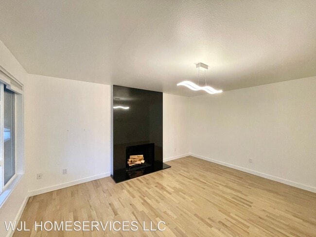Building Photo - 3 br, 1 bath House - 13706 90th Ave NE