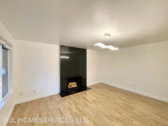 Foto del edificio - 3 br, 1 bath House - 13706 90th Ave NE