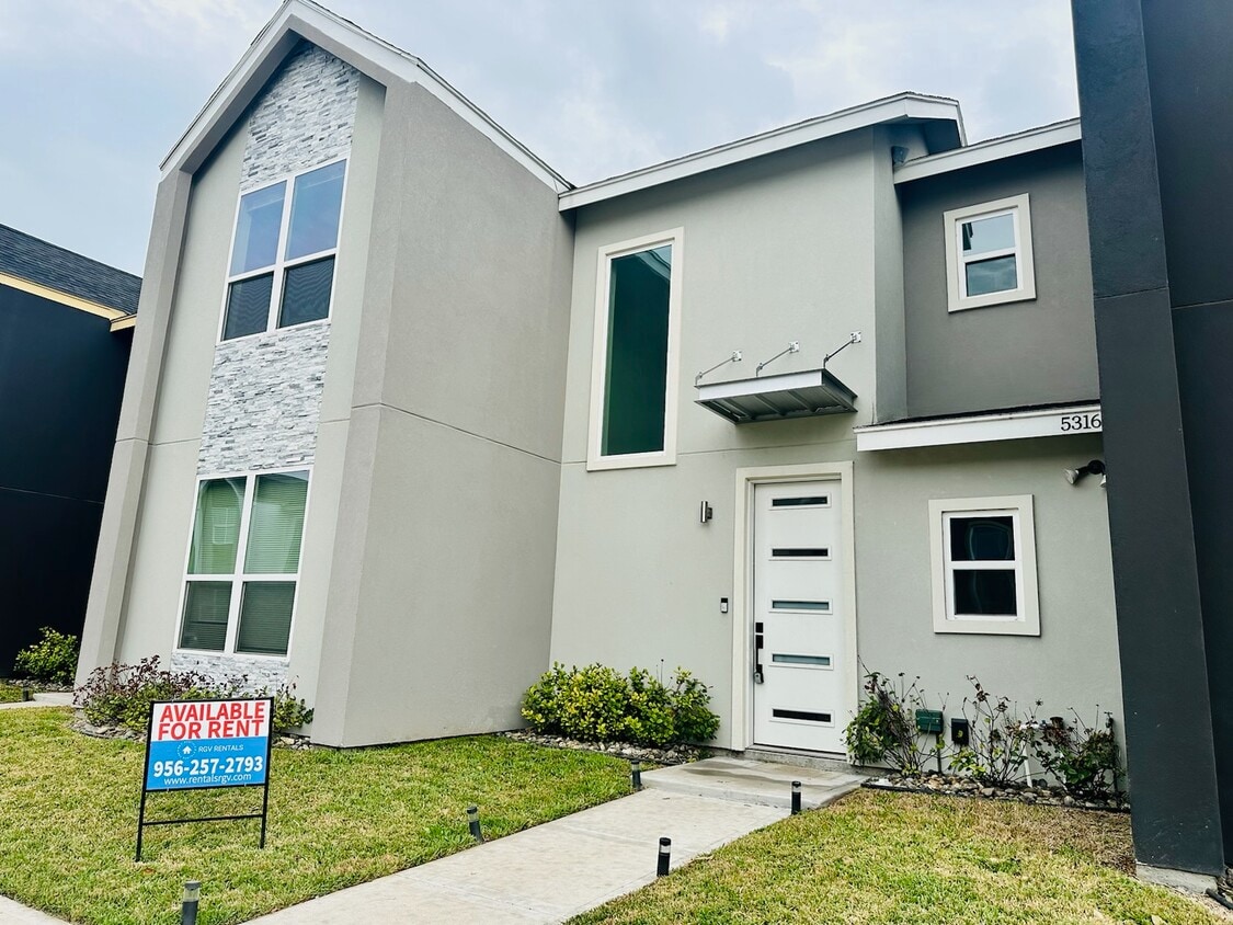 Primary Photo - 5316 N Crown Point