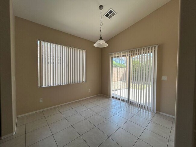 Foto del edificio - 3869 S Coach House Dr