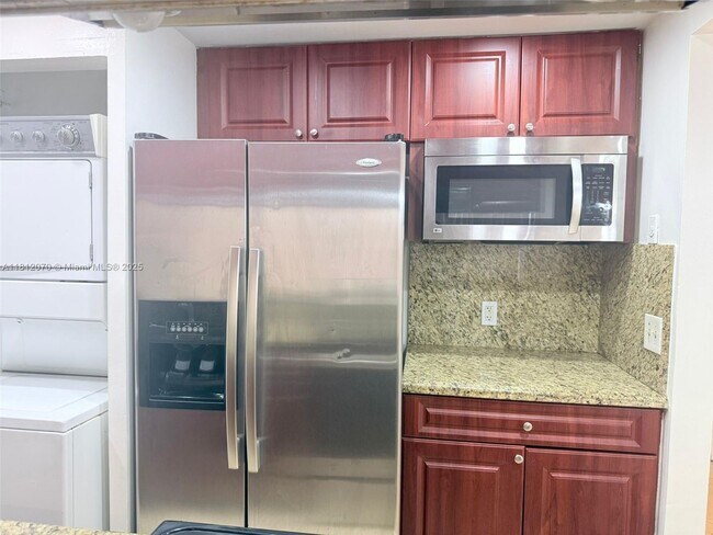 Foto del edificio - 4533 Treehouse Ln