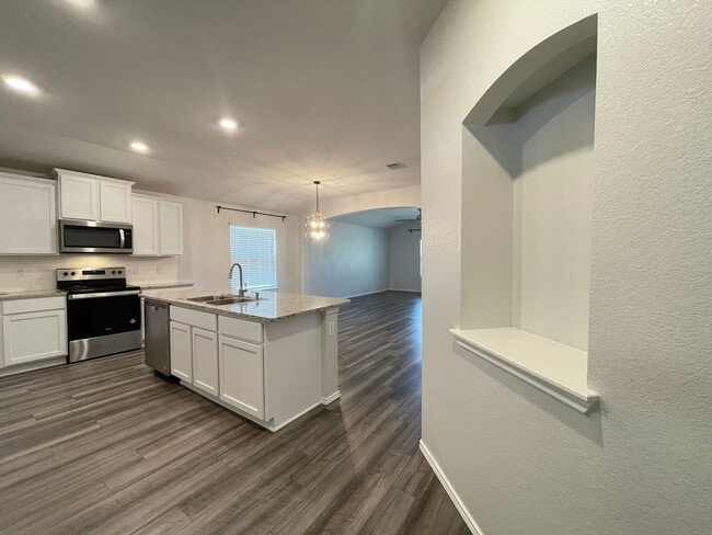 Building Photo - 301 Saddleback Trl