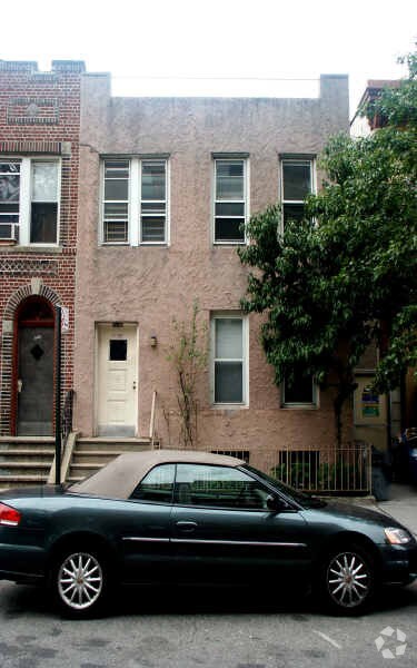 Primary Photo - 2447 Olinville Ave