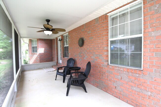 Foto del edificio - Stunning West Pensacola Home on Nearly an ...