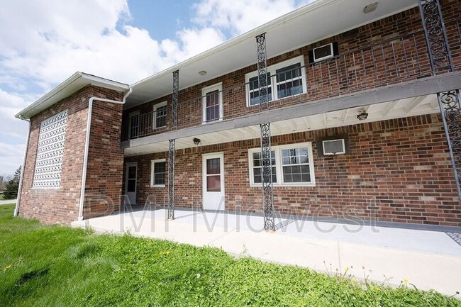Foto del edificio - 140 Maple Park Dr