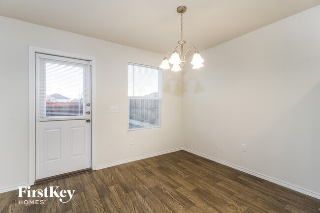 Building Photo - 1409 Vernon Dr