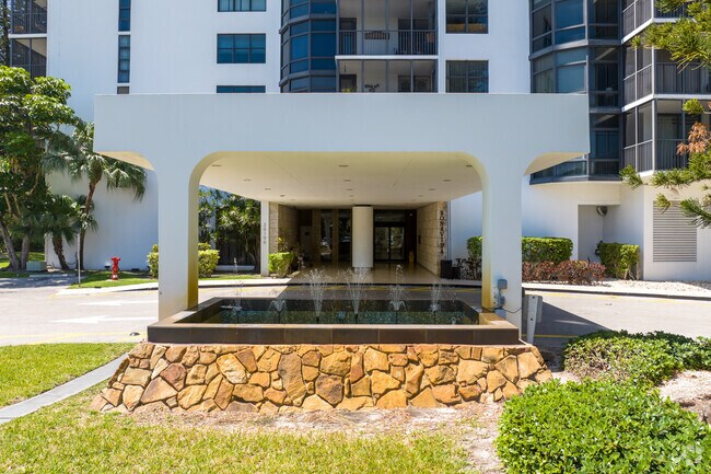 Building Photo - Bonavida Condominiums
