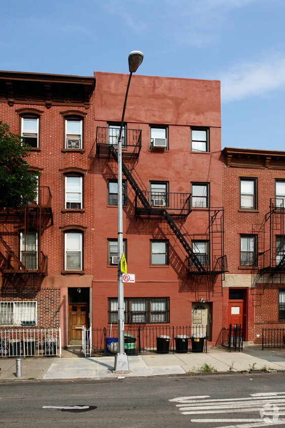 Primary Photo - 576 6th Ave