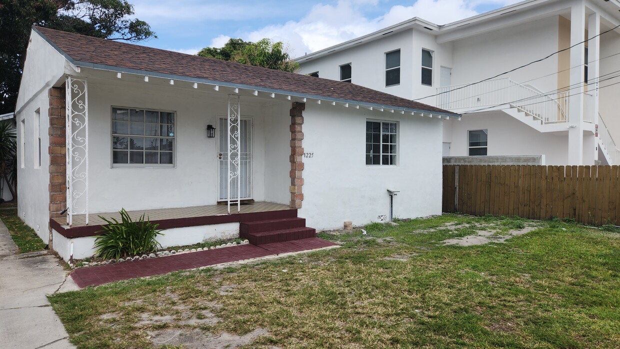 Front House - 1225 NW 45th St