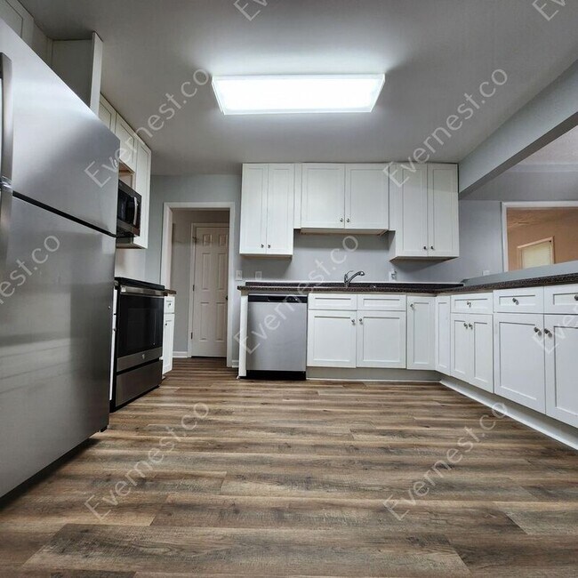 Foto del edificio - 3815 Cumberland Way