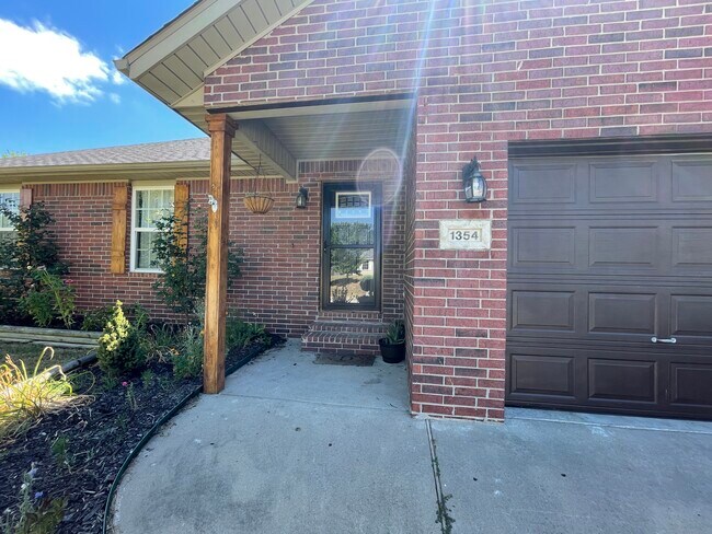 Photo - 1354 Laurie Ln House