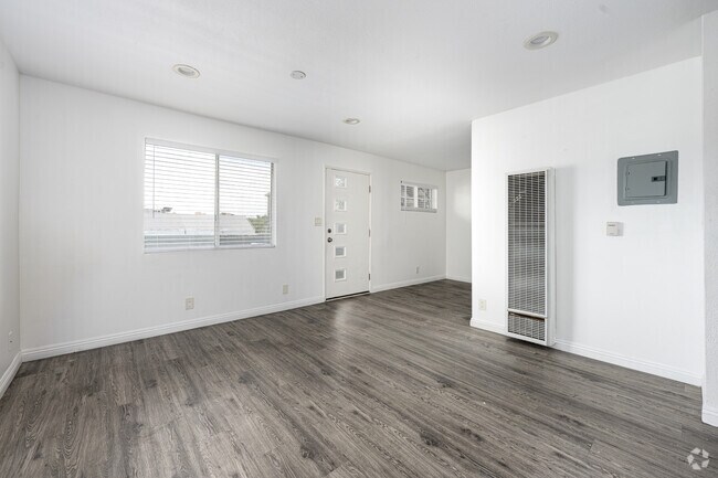 2 habitaciones, 1 baño - 675 pies cuadrados - Sala de estar - 1626 Palo Alto St