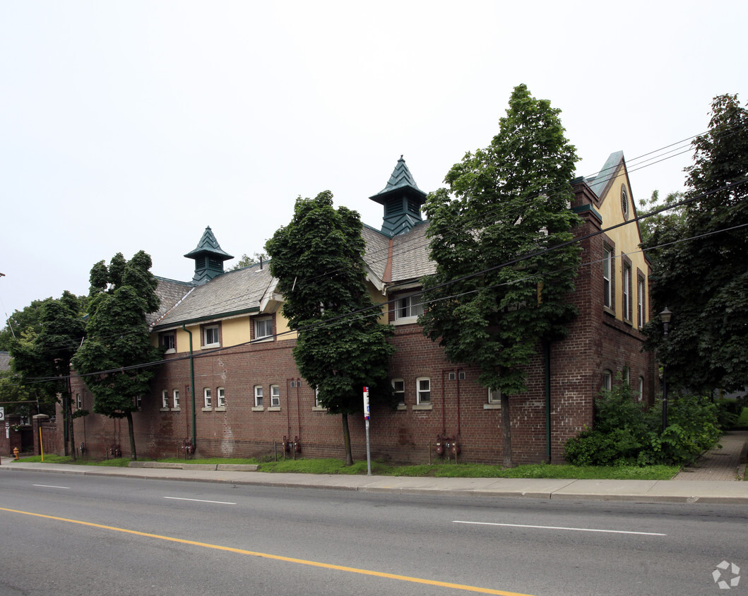 Photo du bâtiment - Coxwell Stables