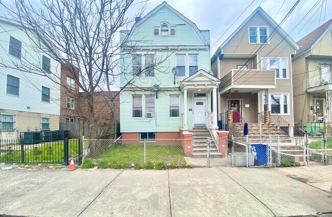 Building Photo - 68 Stegman St