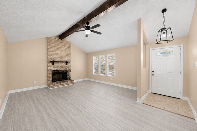 Foto del edificio - 1014 Three Forks Dr