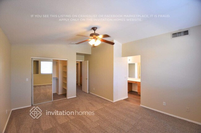 Building Photo - 5614 S 53rd Dr