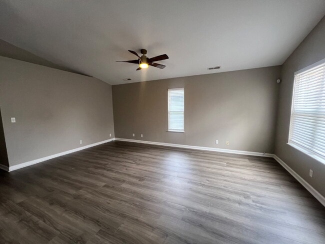 Building Photo - "Charming 3-Bedroom Retreat with 2 Full Baths in the Heart of Branson!"