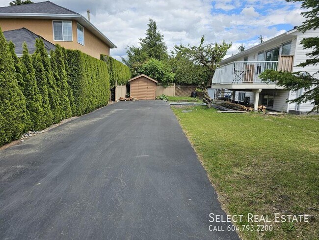 Photo du bâtiment - 44841 Carolyn Ave