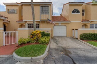 Building Photo - 11415 Lakeview Dr