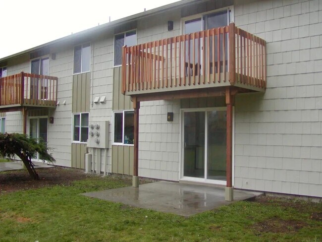 Building Photo - 4 Plex near University Place, #B (PRICE REDUCED)