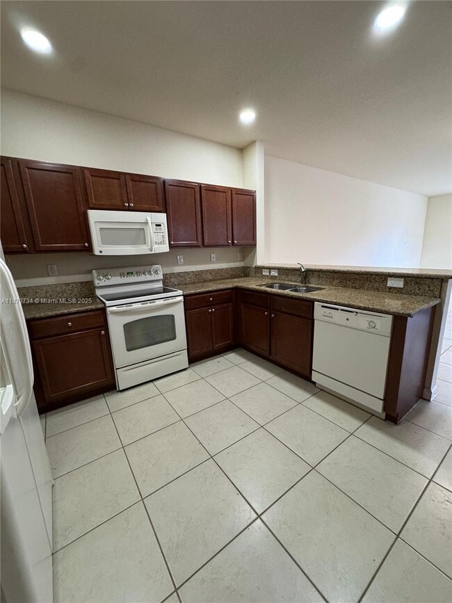 Foto del edificio - 9227 SW 227th Terrace