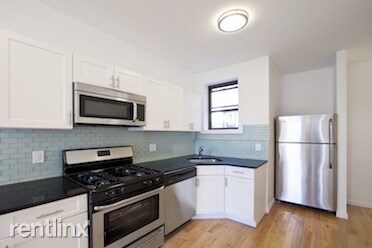 Building Photo - 323 Chauncey St