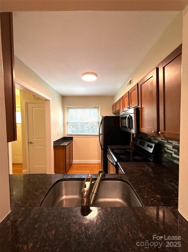 Foto del edificio - 1207 Green Oaks Ln