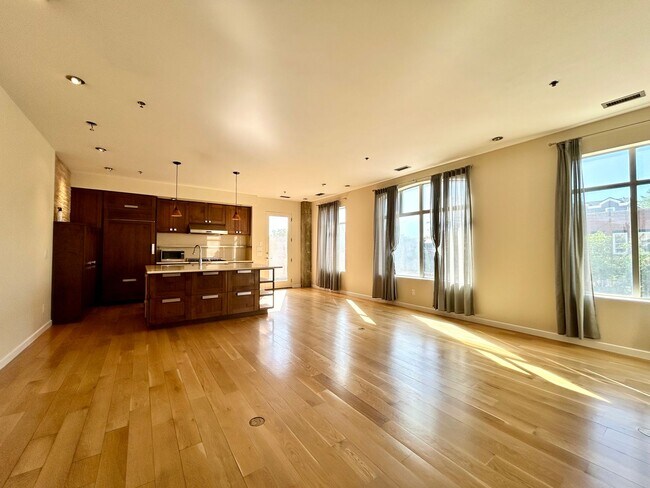 Building Photo - High-End Condo on Pearl Street with Semi-Private Elevator, Radiant Floor Heat, Private Balconies ...