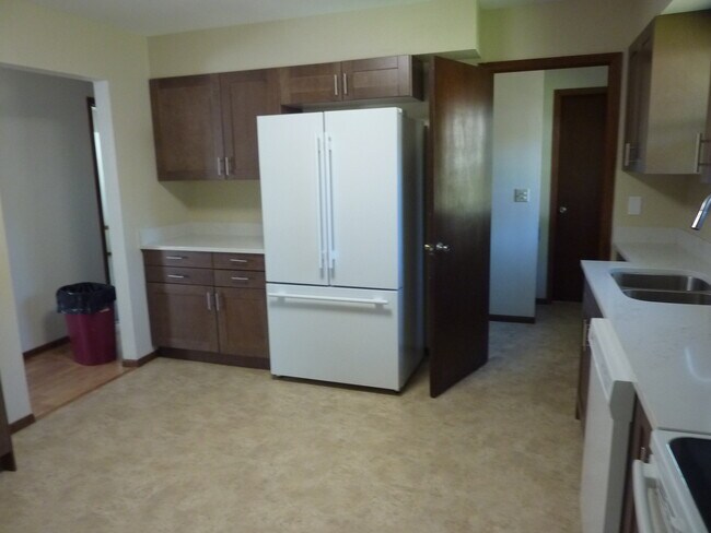 Kitchen - 2940 Crestview Park Dr