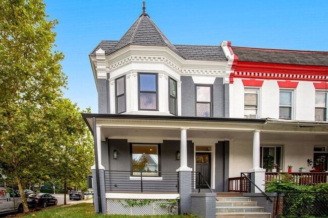 Photo - 1336 Newton St NW House