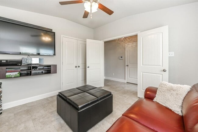 Building Photo - 14 Desert Sun Ct