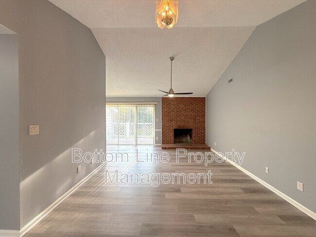 Foto del edificio - 5206 Amity Springs Dr