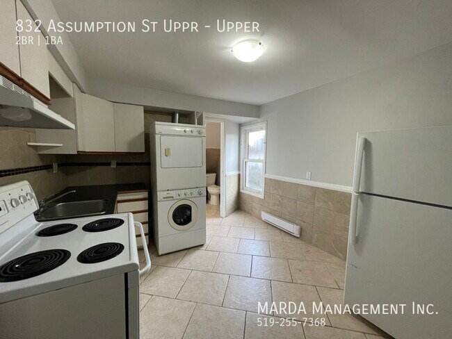 Photo du bâtiment - SPACIOUS 2 BED/1BATH UPPER UNIT! +  40 % HYDRO & WATER
