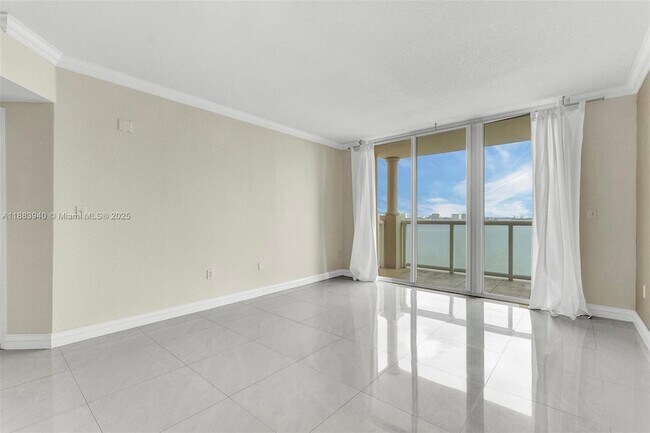 Foto del edificio - 1625 John F Kennedy Causeway