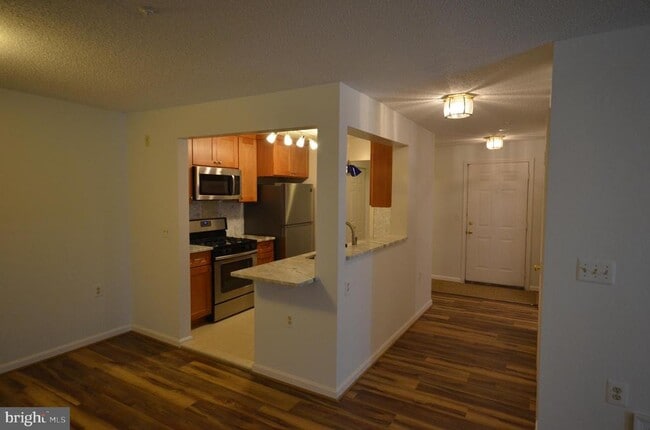 Building Photo - 10009 Vanderbilt Cir