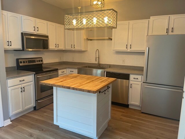 Foto del edificio - 126 Dolphin Rd